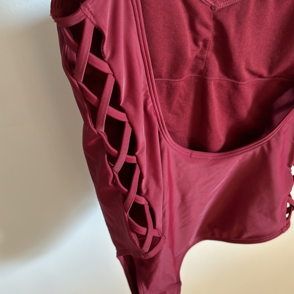 Hollister one piece bathing suit. - Picture 4 of 8